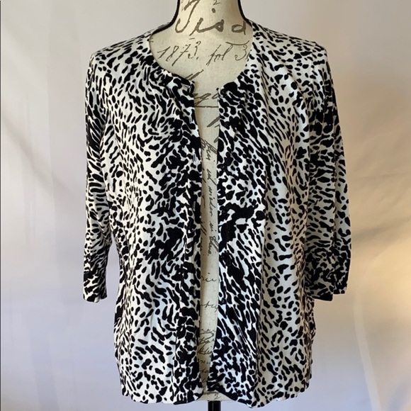 S: Talbots Cardigan Sweater Women’s Sz 1X Animal Print Black/Cream 3/4 Sleeves - Picture 4 of 7